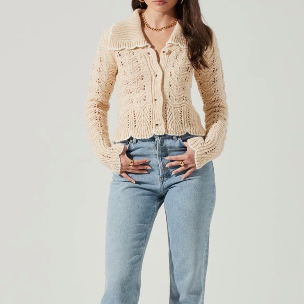 NWT ASTR Cream Colored Scalloped Cardigan (BONE) in a size S. Never been worn!
